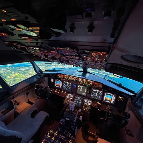 737 Flight Simulator Lincoln - Flight Sim Cockpit  737 Flight Simulator Lincoln - Flight Sim Cockpit